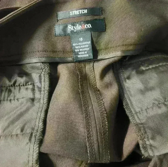 NWT Coffee bean dress shorts with belt, cuffed bottoms size 16 - Picture 7 of 11